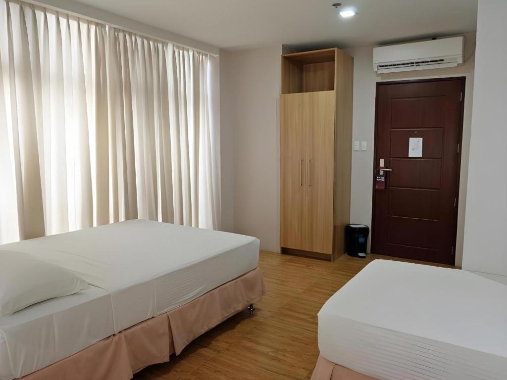 Capitol Central Hotel And Suites Cebu Bagian luar foto