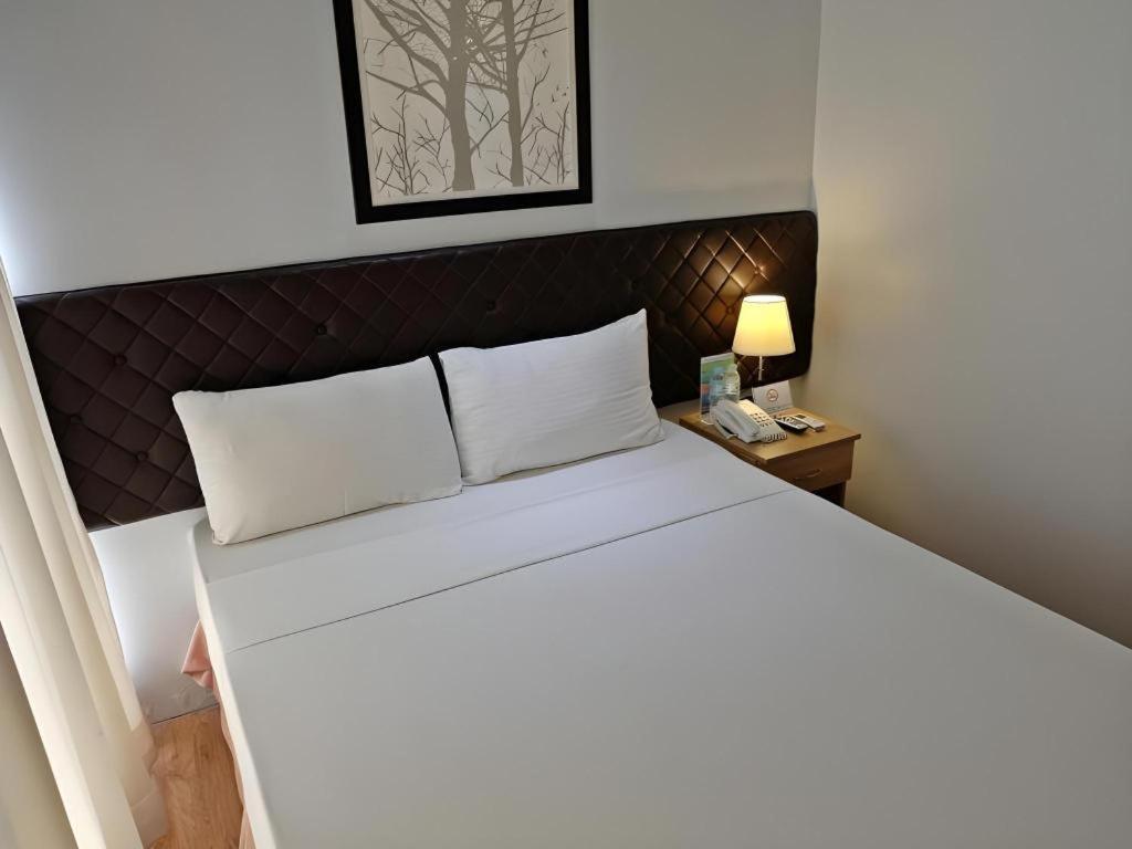 Capitol Central Hotel And Suites Cebu Bagian luar foto