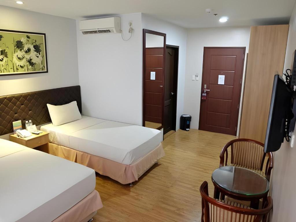 Capitol Central Hotel And Suites Cebu Bagian luar foto