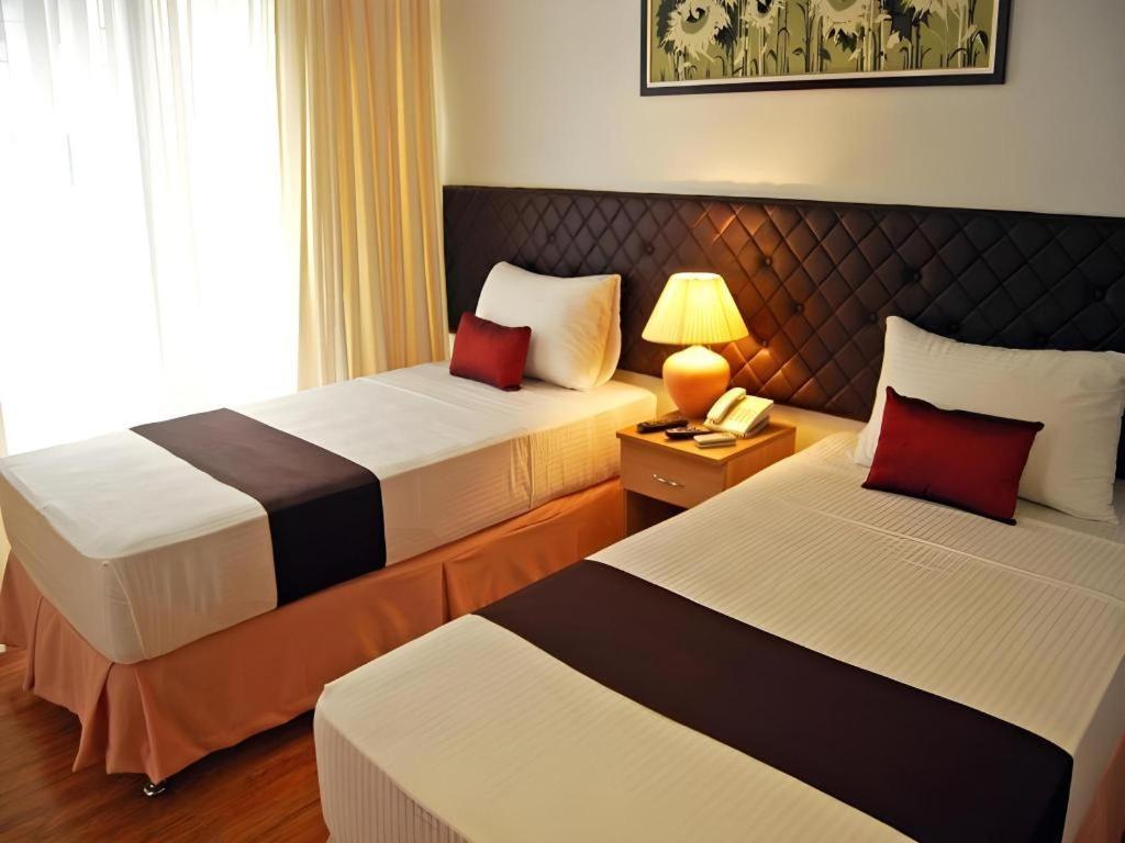 Capitol Central Hotel And Suites Cebu Bagian luar foto