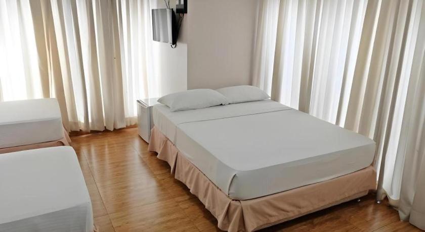 Capitol Central Hotel And Suites Cebu Bagian luar foto