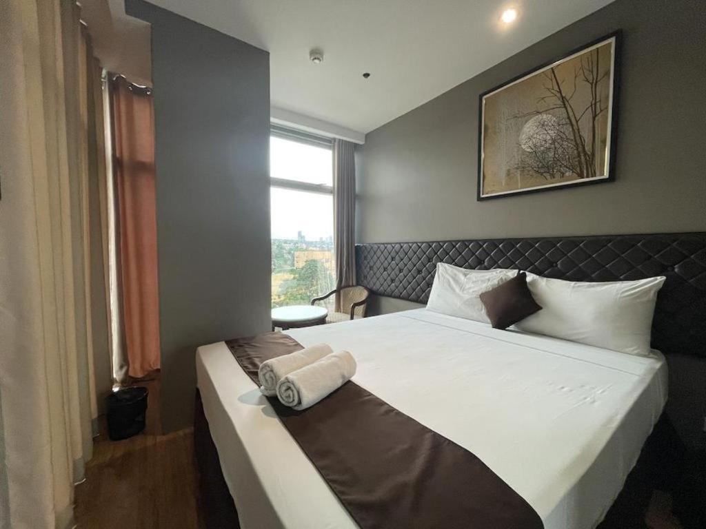 Capitol Central Hotel And Suites Cebu Bagian luar foto