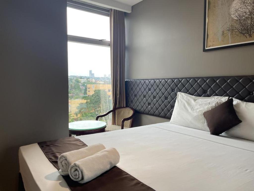 Capitol Central Hotel And Suites Cebu Bagian luar foto