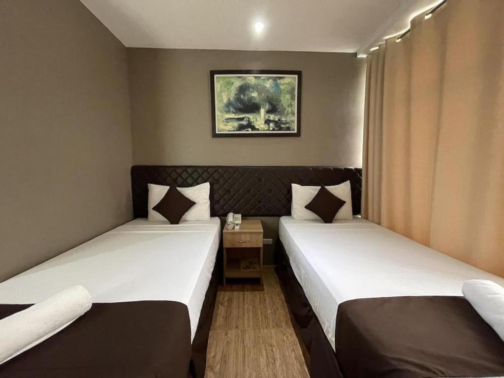 Capitol Central Hotel And Suites Cebu Bagian luar foto