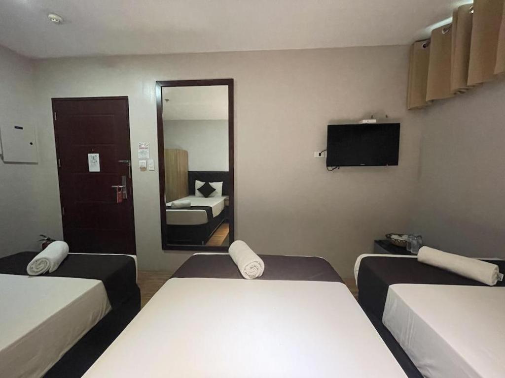 Capitol Central Hotel And Suites Cebu Bagian luar foto