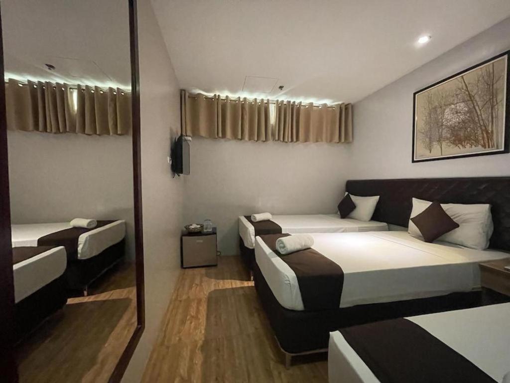 Capitol Central Hotel And Suites Cebu Bagian luar foto