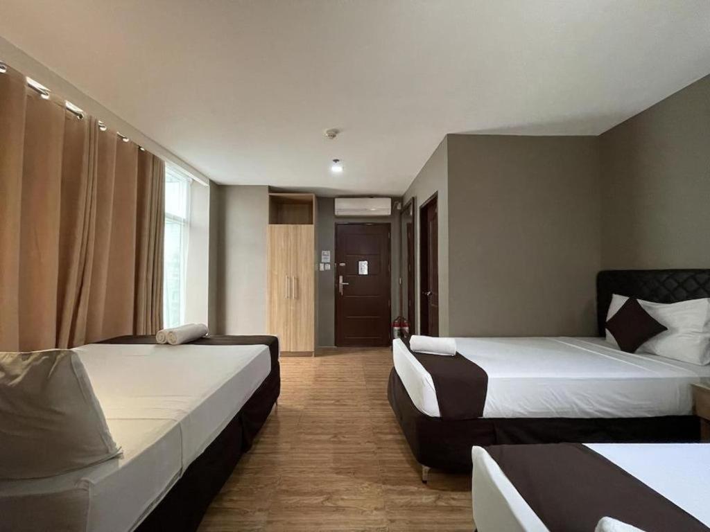 Capitol Central Hotel And Suites Cebu Bagian luar foto