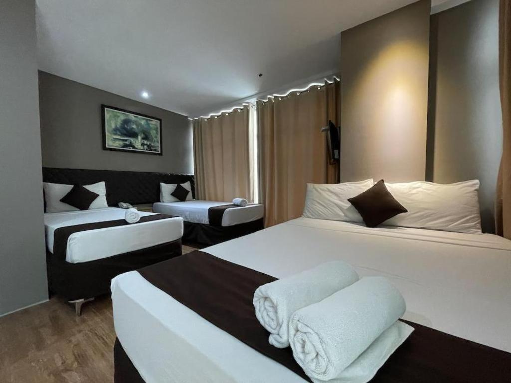 Capitol Central Hotel And Suites Cebu Bagian luar foto
