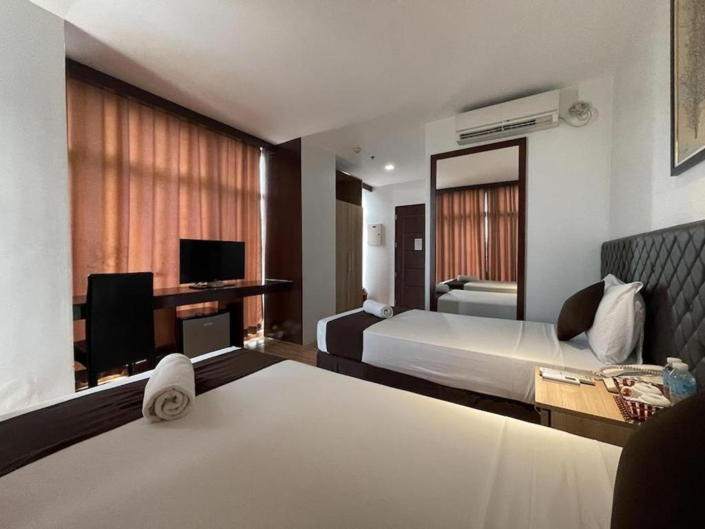 Capitol Central Hotel And Suites Cebu Bagian luar foto