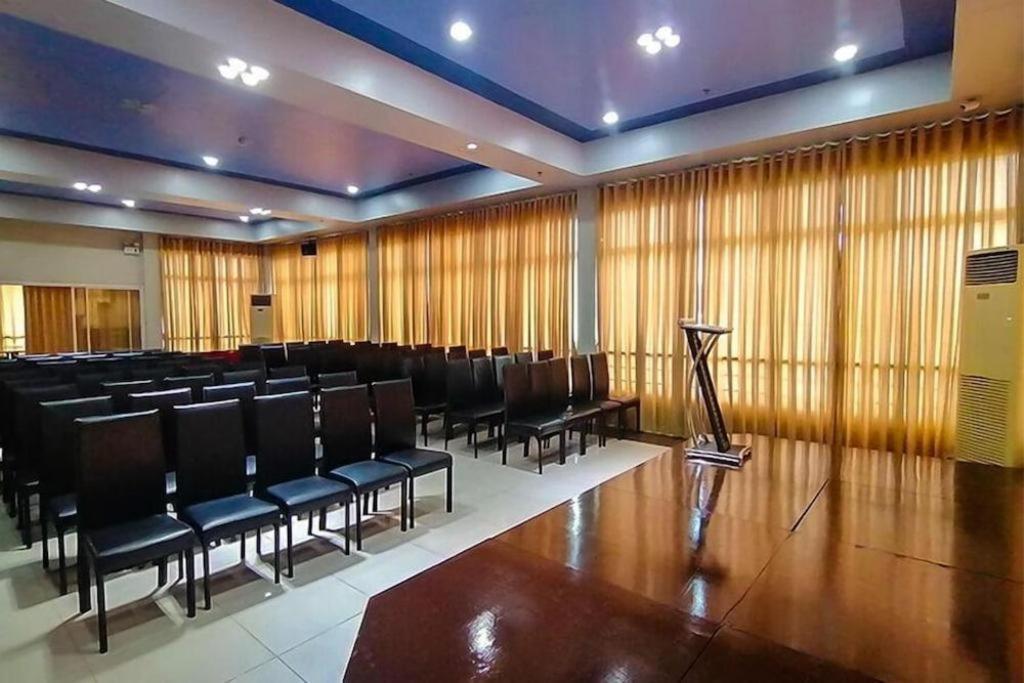 Capitol Central Hotel And Suites Cebu Bagian luar foto